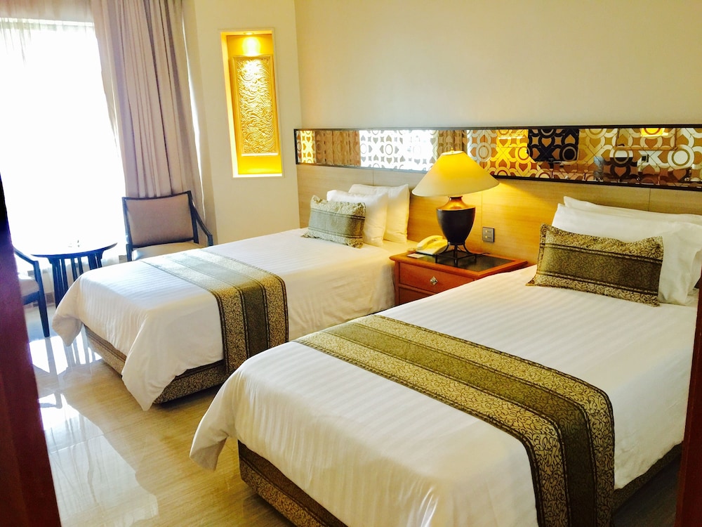 Indra Regent Hotel 31/82
