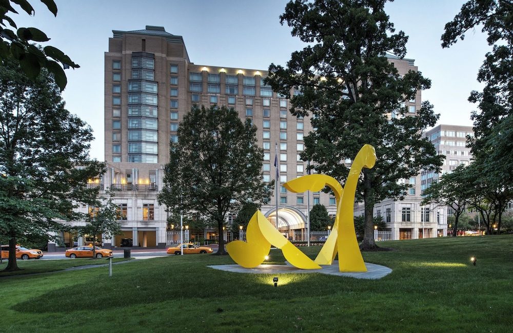 Hyatt Regency Reston 76/83