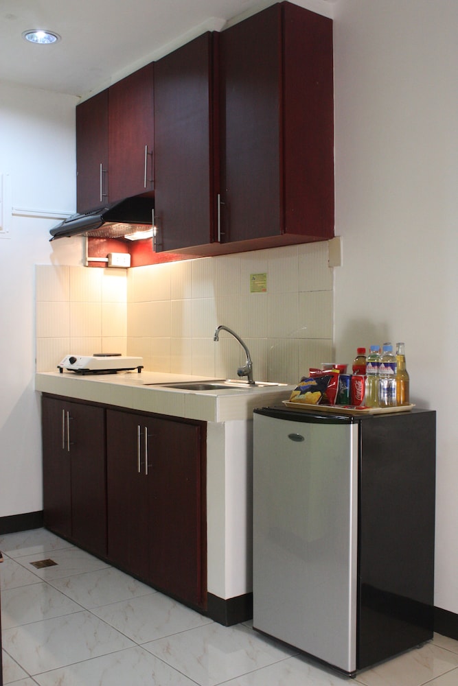 Frederick's Apartelle 4/52