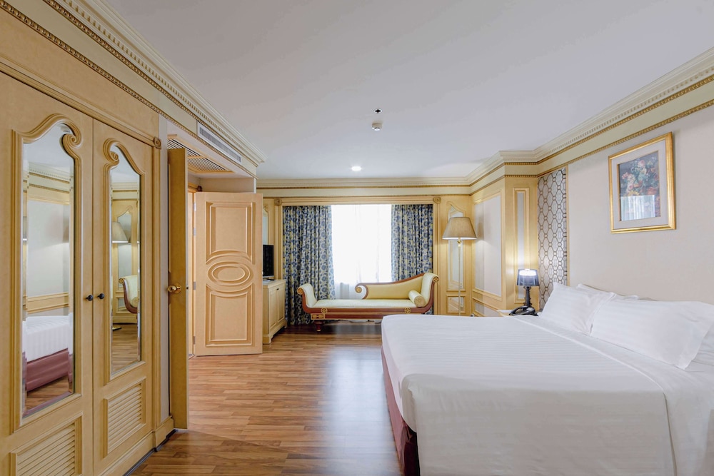 Golden Tulip Sovereign Hotel 11/50