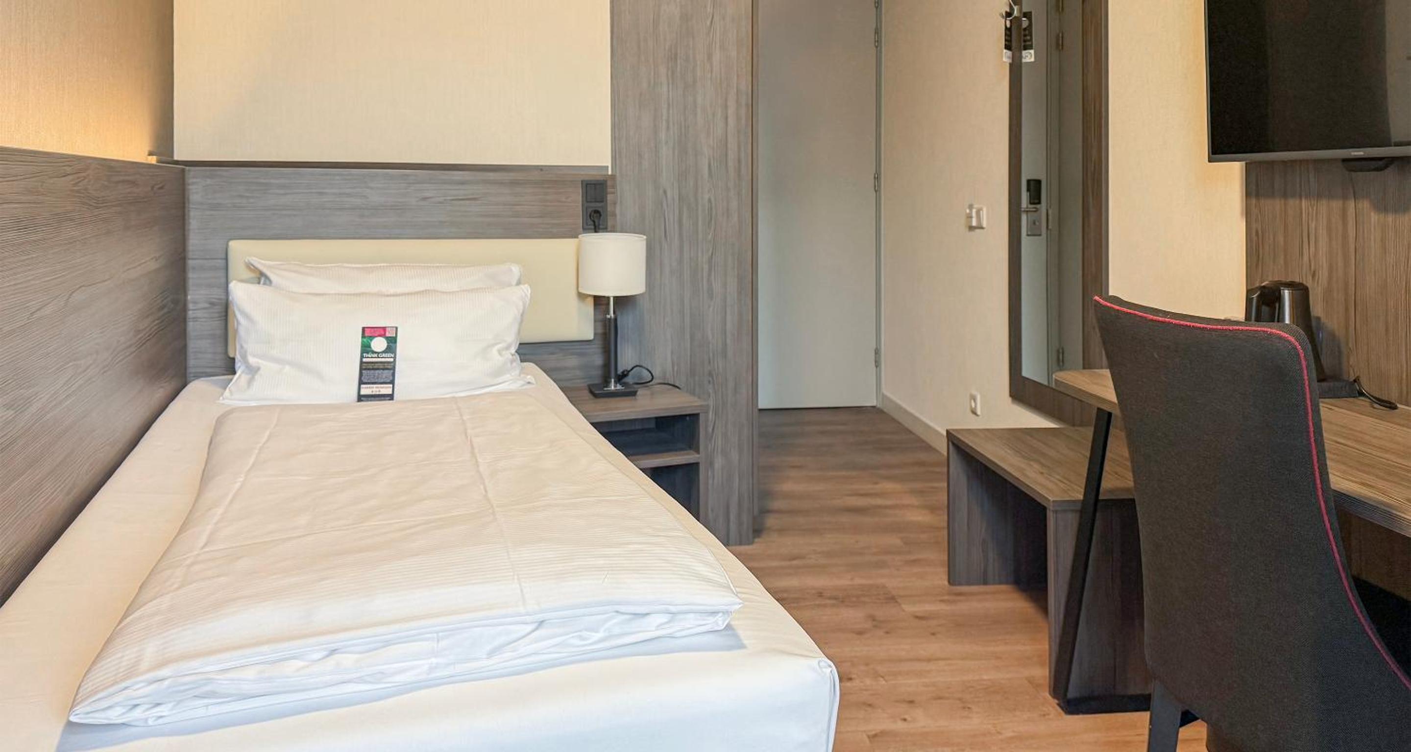 Room, Single, Single Bed