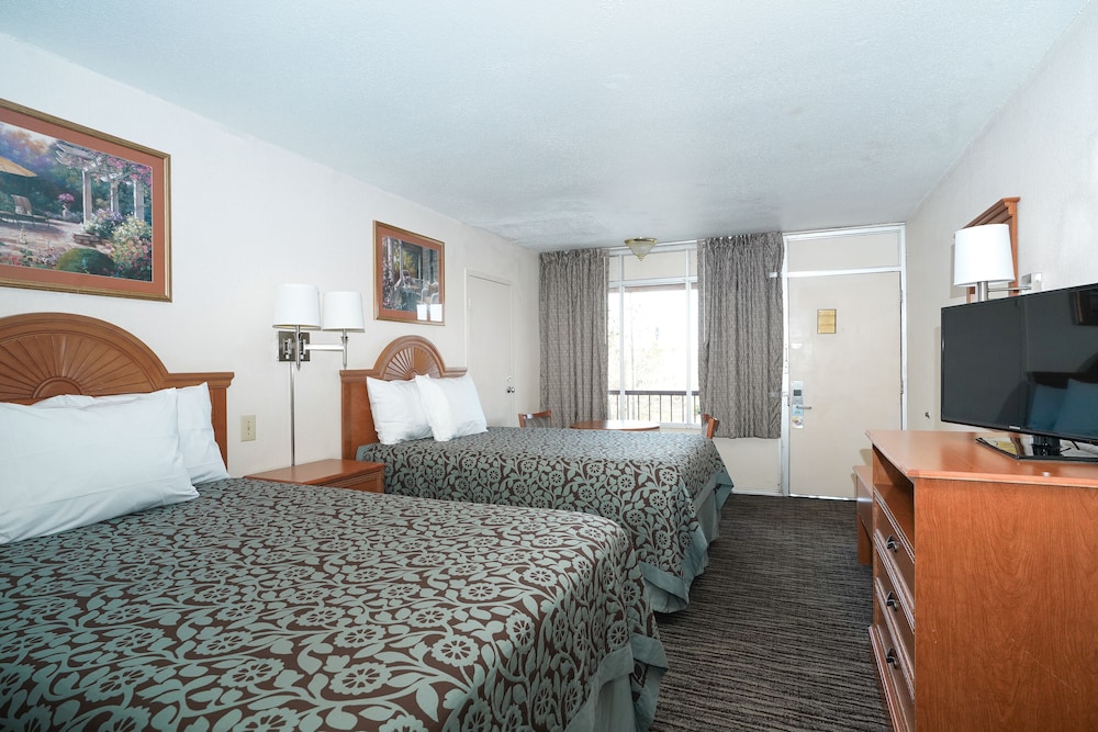 Days Inn By Wyndham Lake City I-75 11/27