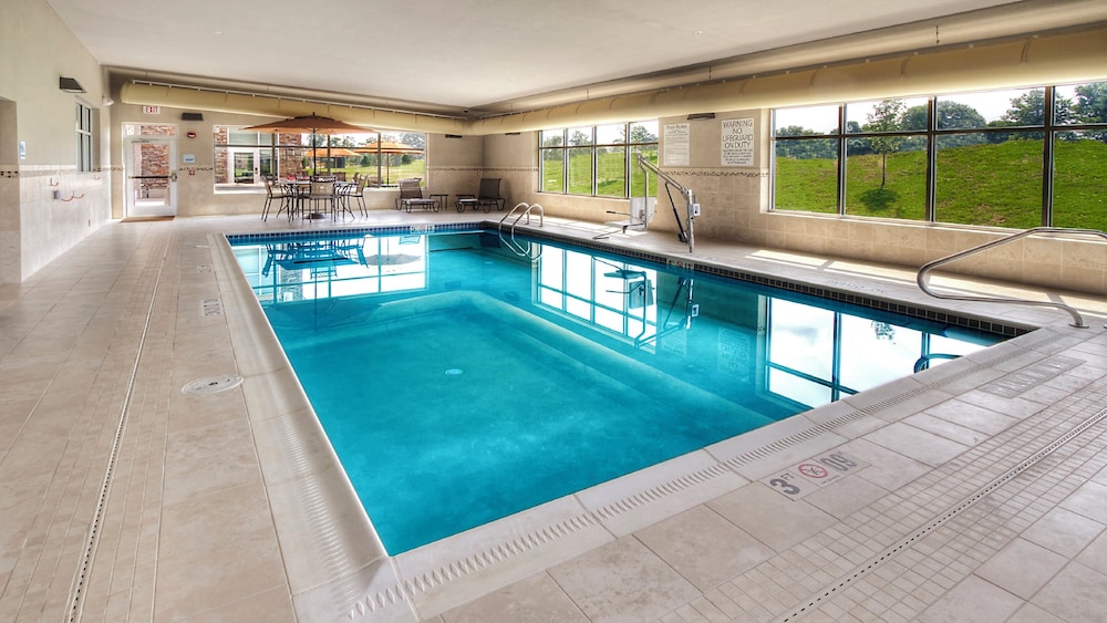 Holiday Inn Express Suites Pittsburgh Sw Southpointe 36/72