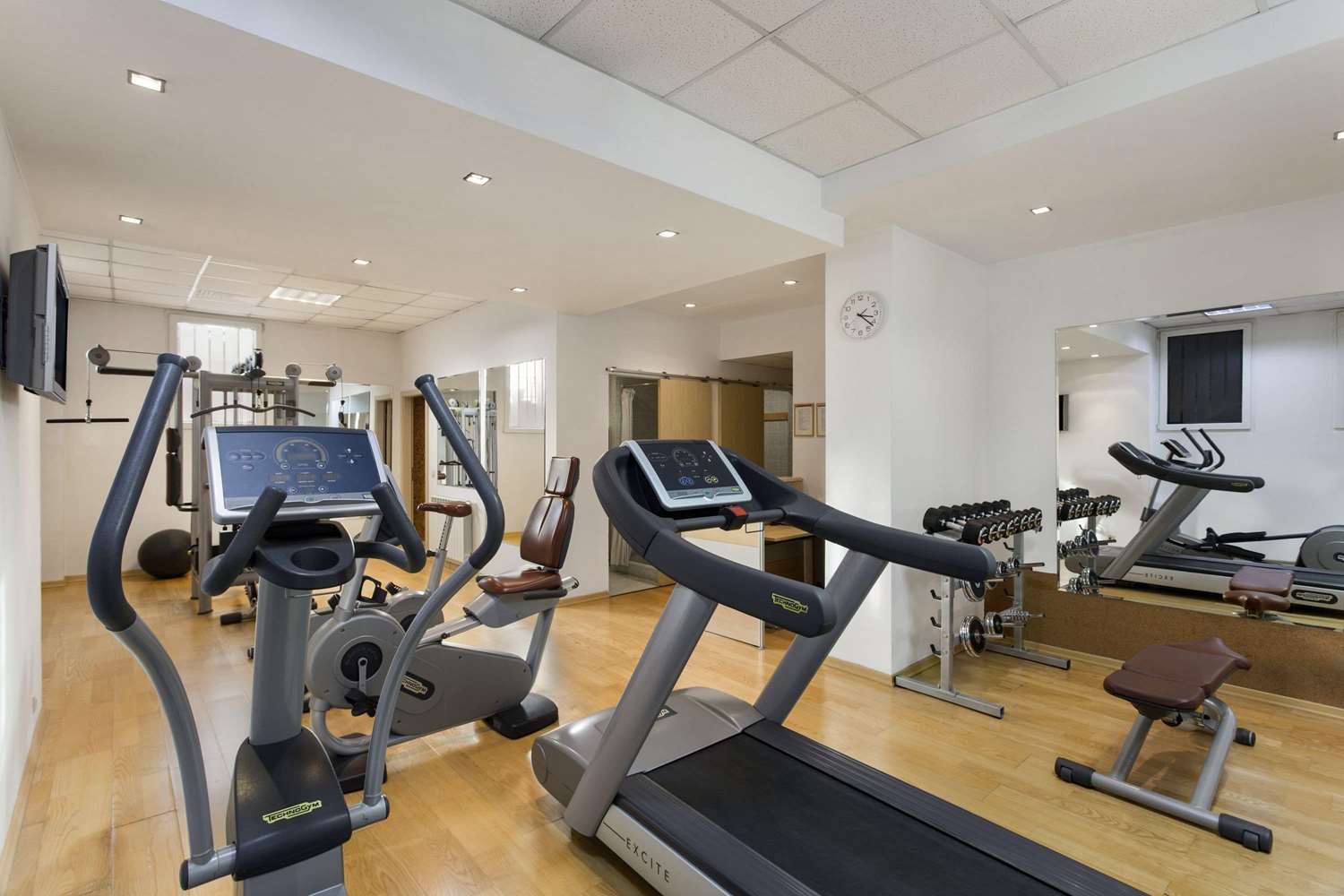 Ramada Hotel & Suites by Wyndham Bucharest North 7/15