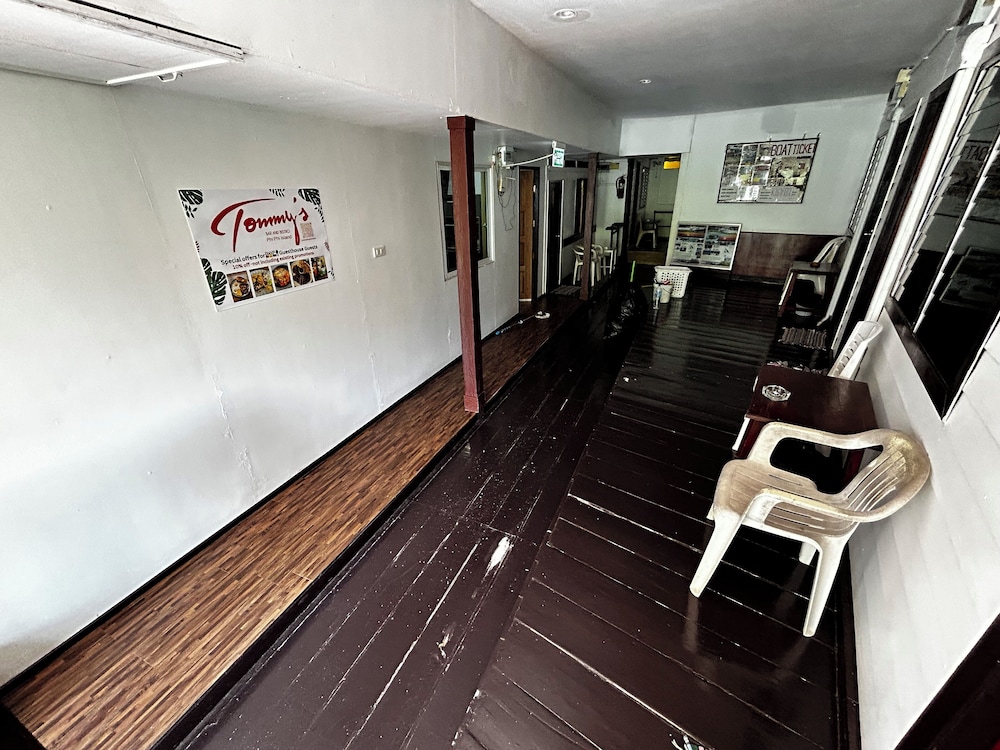 Coco's Guesthouse 11/66