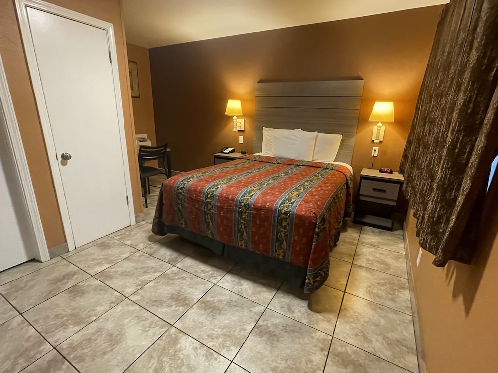 New Corral Motel 26/47