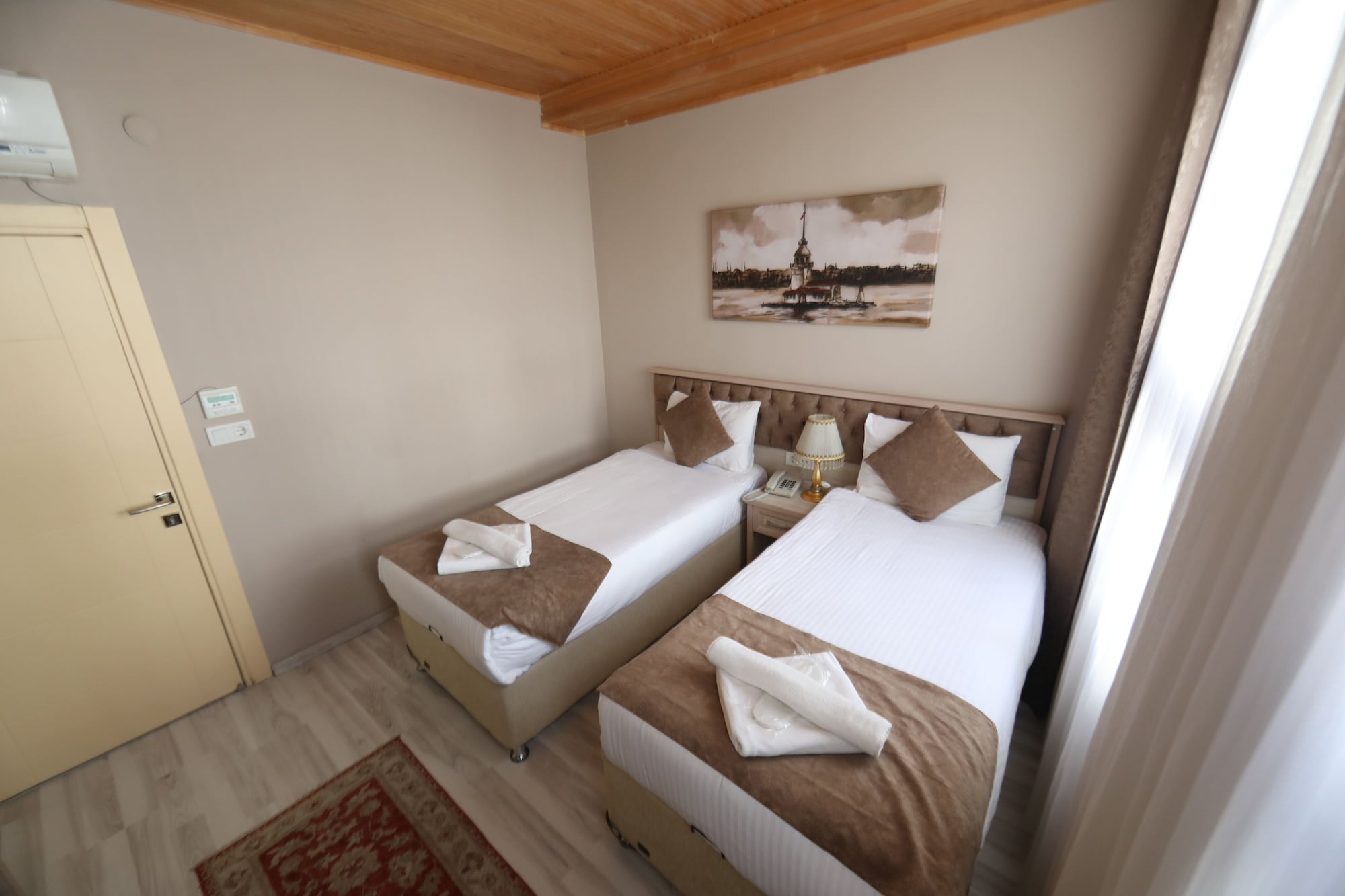 ROOM, SINGLE