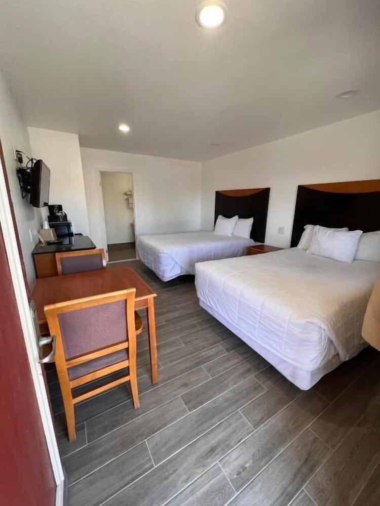 Town and Country Inn 15/50