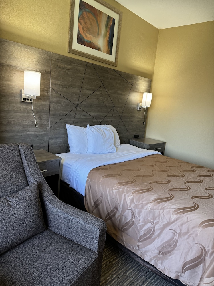 غرفة قياسية بسرير كوين لذوي الإعاقة، Quality Inn Forsyth - Decatur 2/4