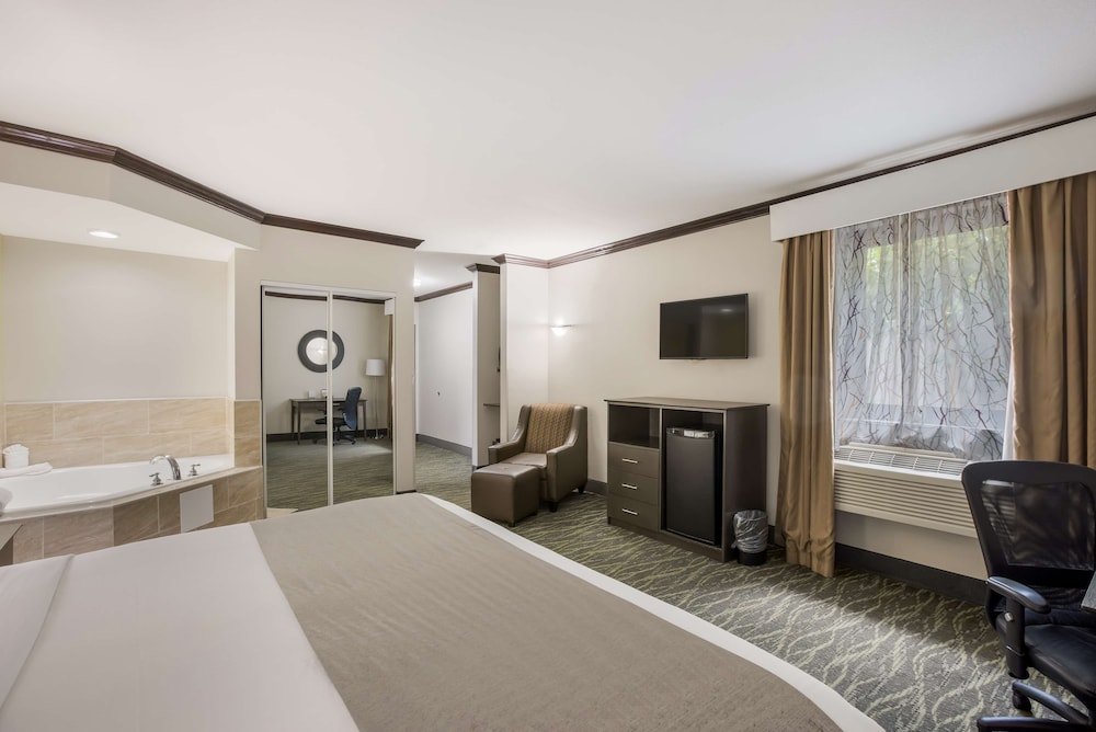 Best Western Asheville -Blue Ridge Parkway 10/40
