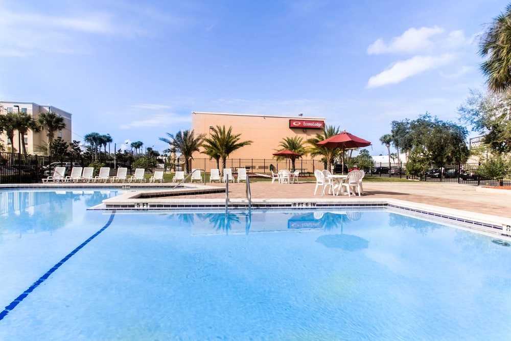 Suburban Studios International Drive photo4