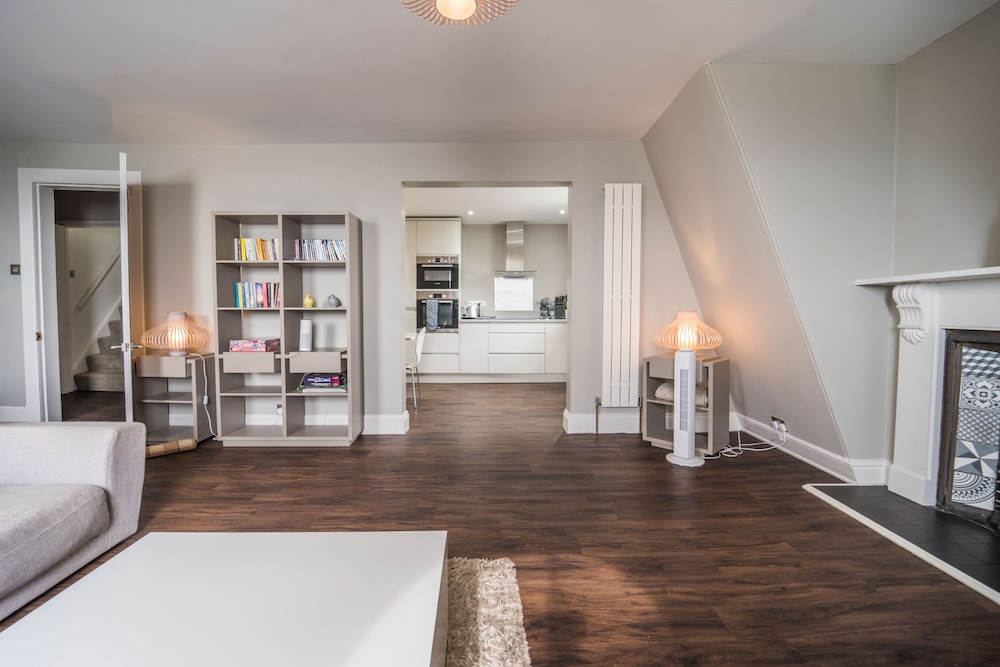 1 Elliot Terrace 21/50