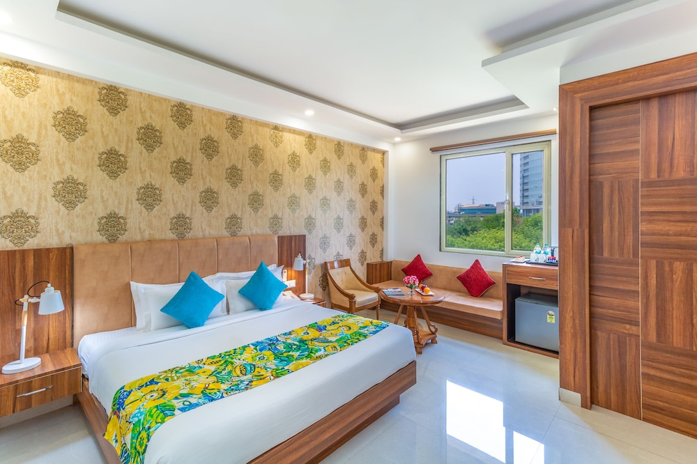 SUPERIOR, DOUBLE BED, CITY VIEW, PRIVATE BATHROOM