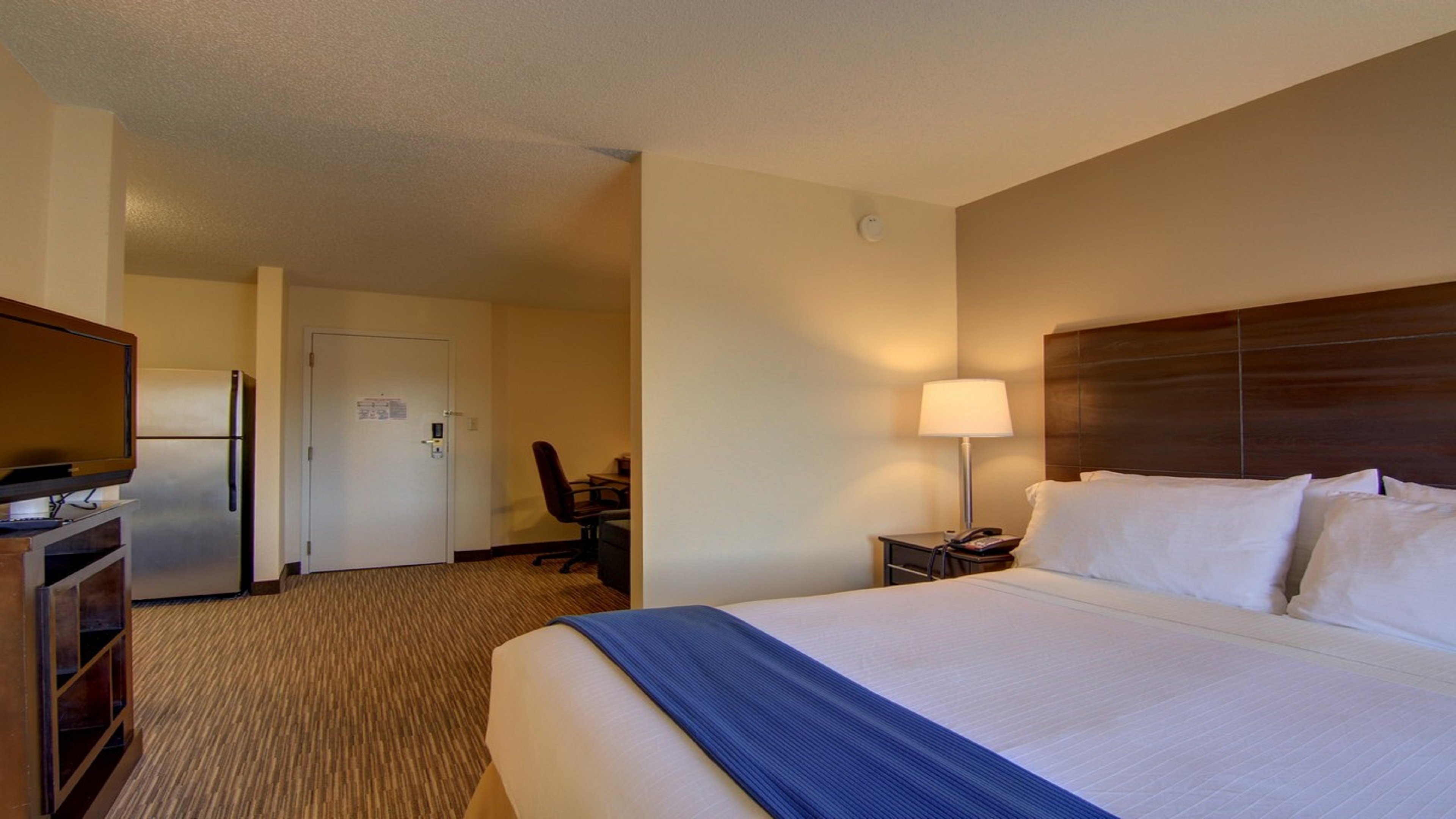 Holiday Inn Express & Suites Alpharetta - Windward Parkway 11/33