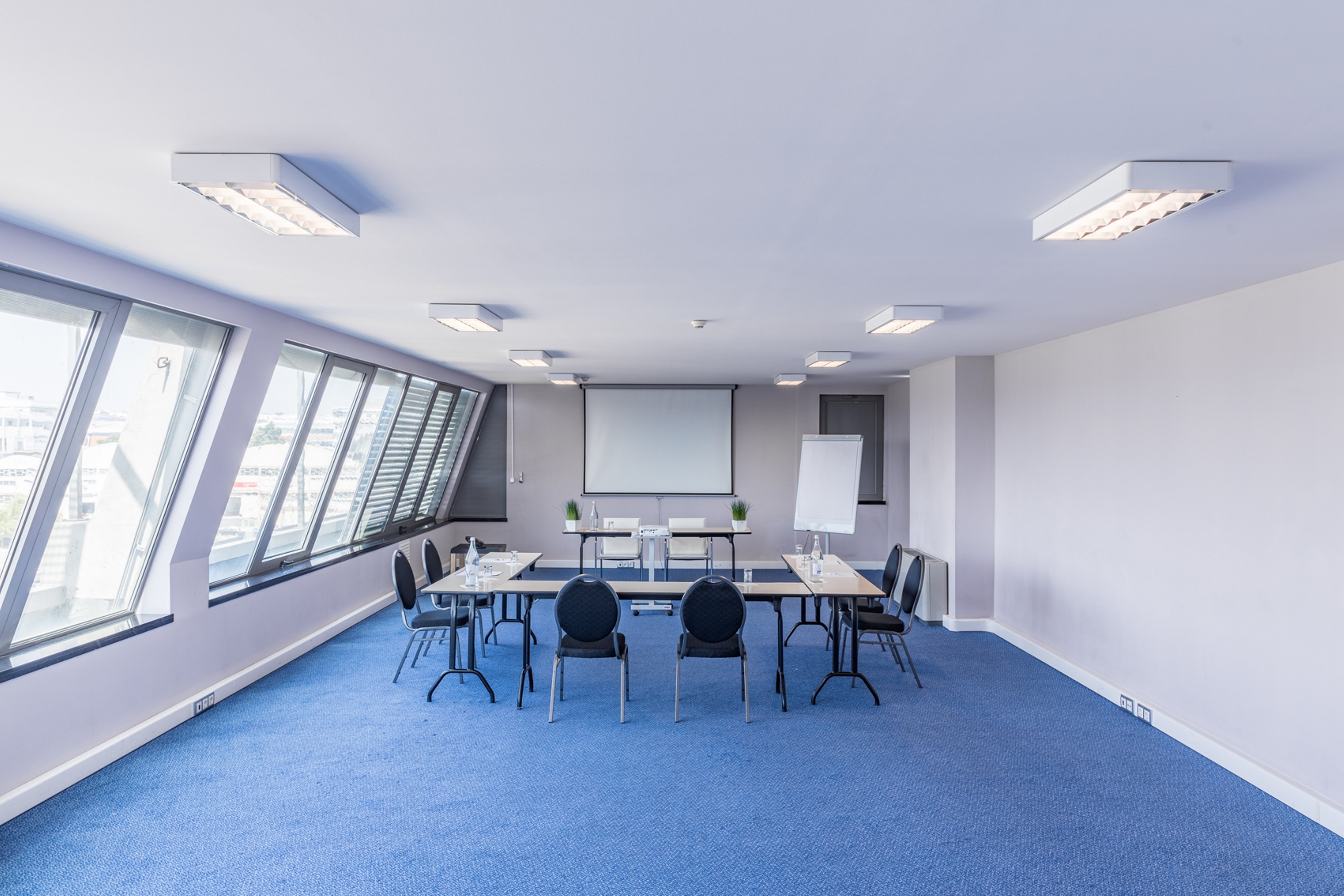 HOLIDAY INN EXPRESS LISBON AIRPORT 75/78