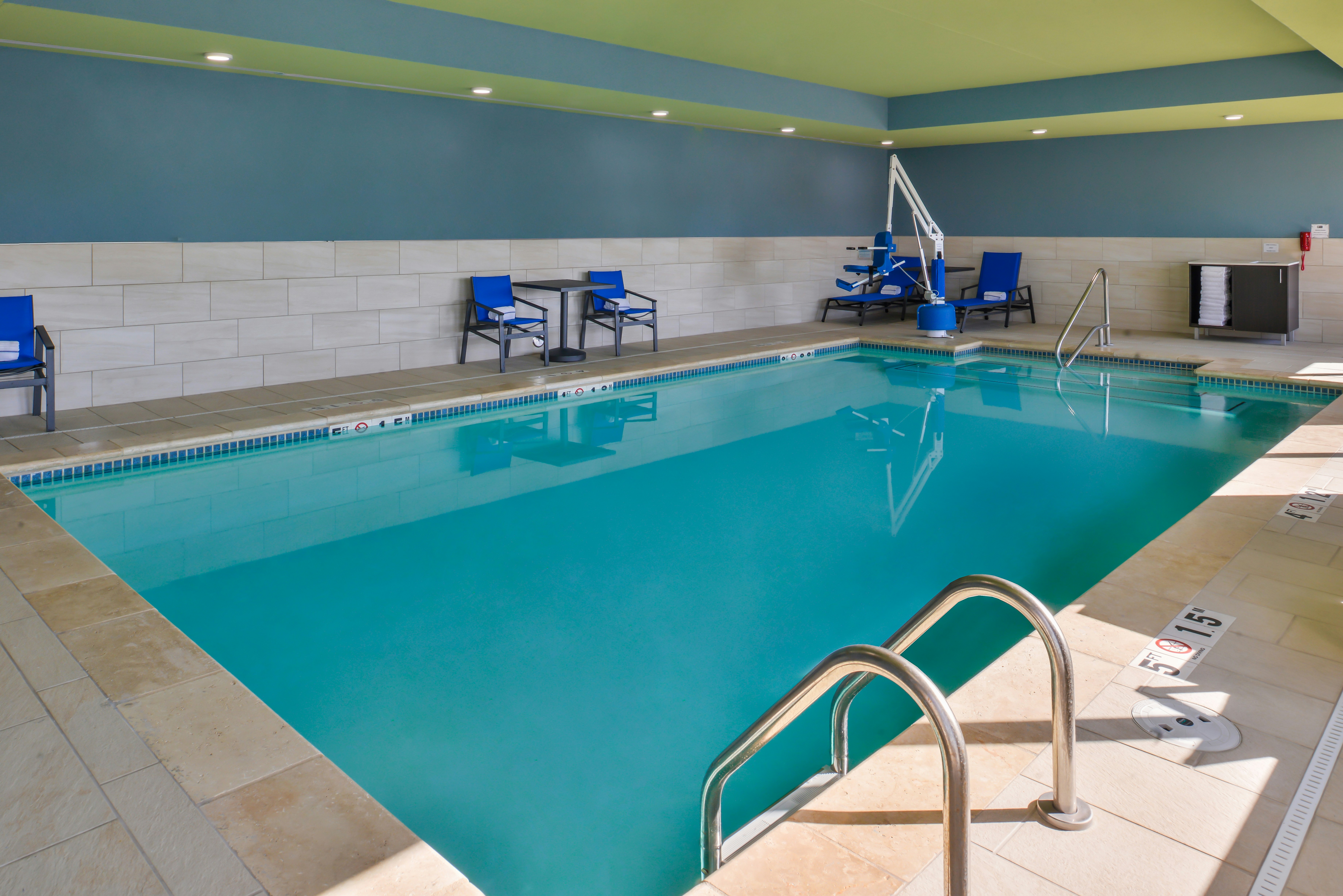 HOLIDAY INN EXPRESS & SUITES KANSAS CITY - LEE'S SUMMIT 19/30