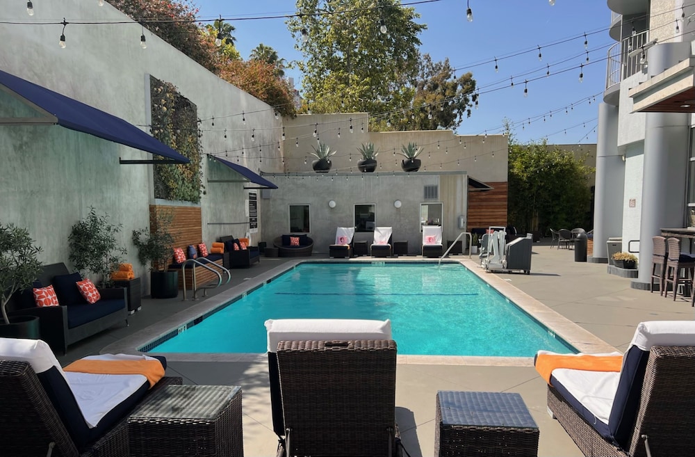 Angeleno Hotel 59/61