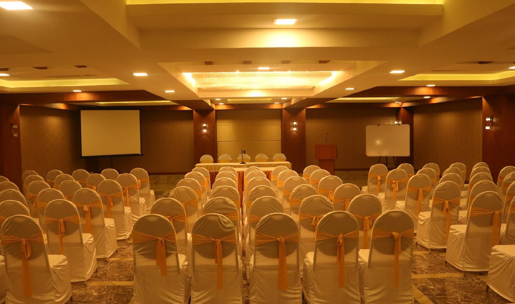 OYO Premium Vastrapur Lake 57/63