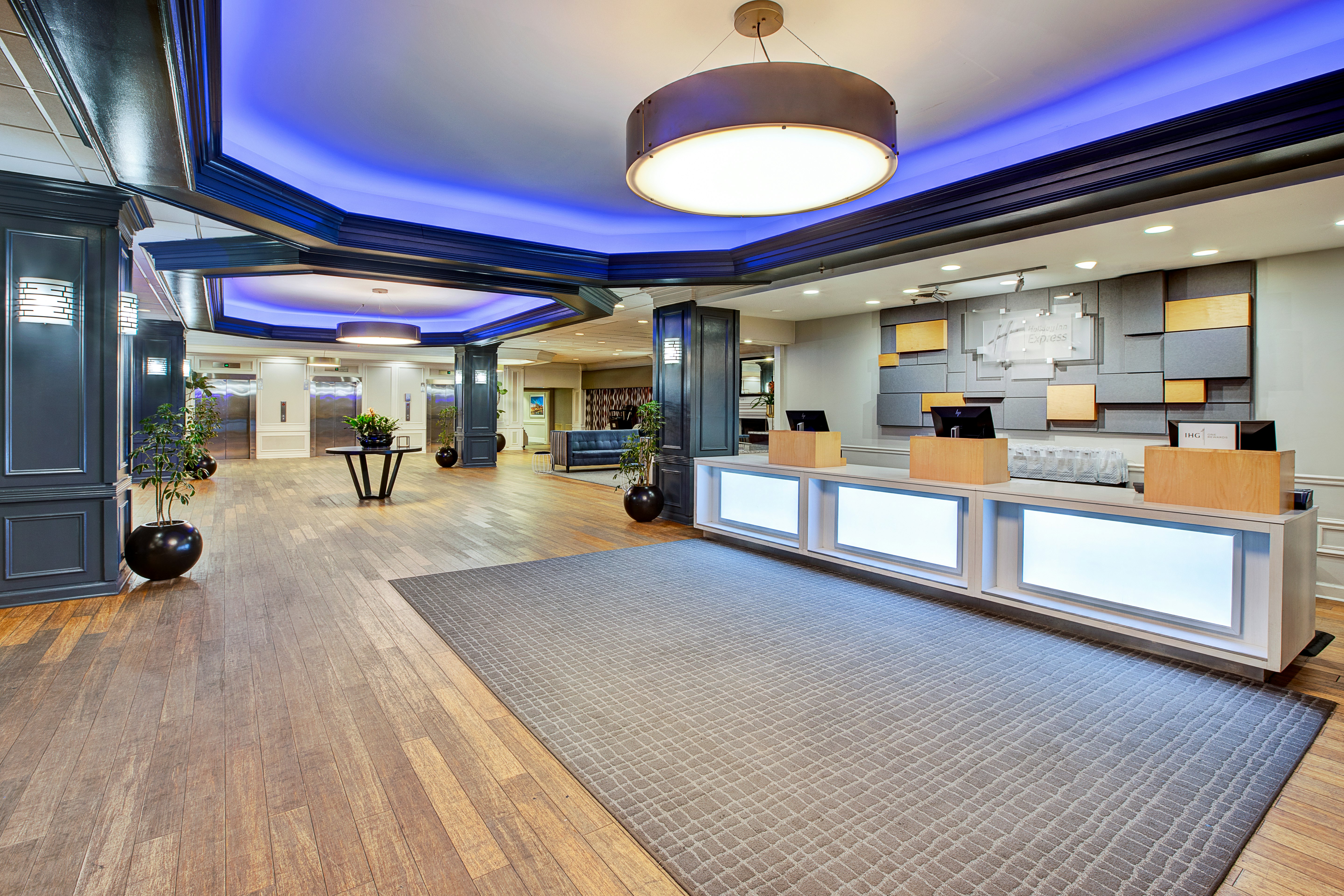 Holiday Inn Express Nashville Downtown 10/67