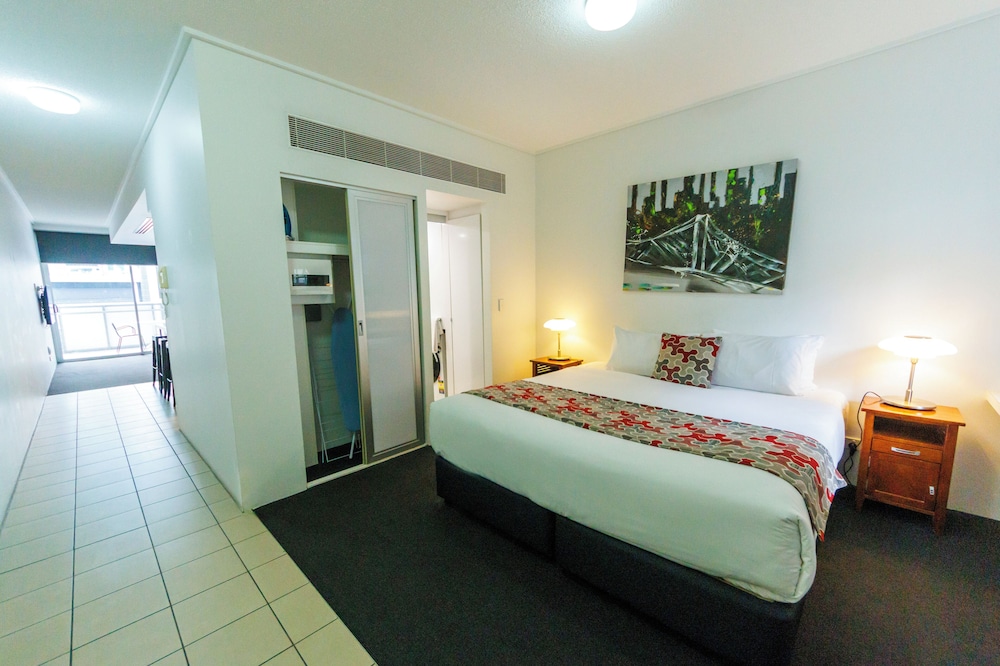 1 BEDROOM, APARTMENT