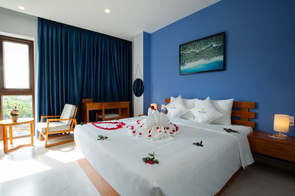 SUPERIOR, DOUBLE OR TWIN BED