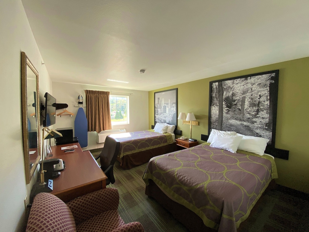 Super 8 by Wyndham Pittsburgh/Monroeville 22/47