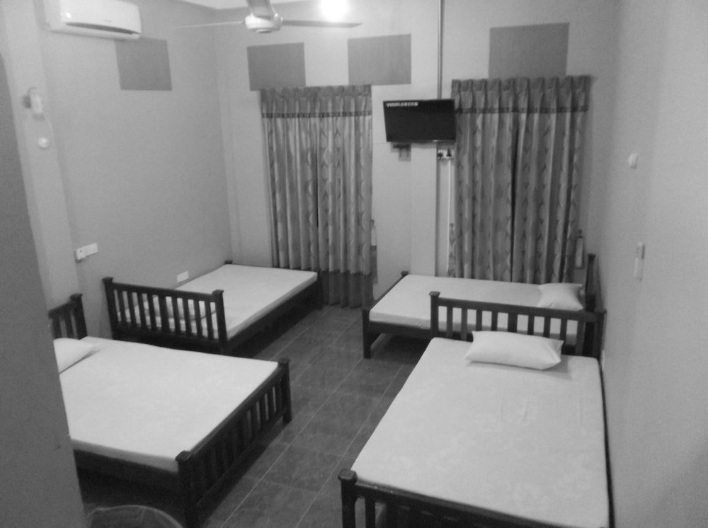 Anura Guest Inn 18/40