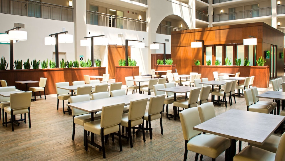Embassy Suites by Hilton Cincinnati Northeast Blue Ash 35/54