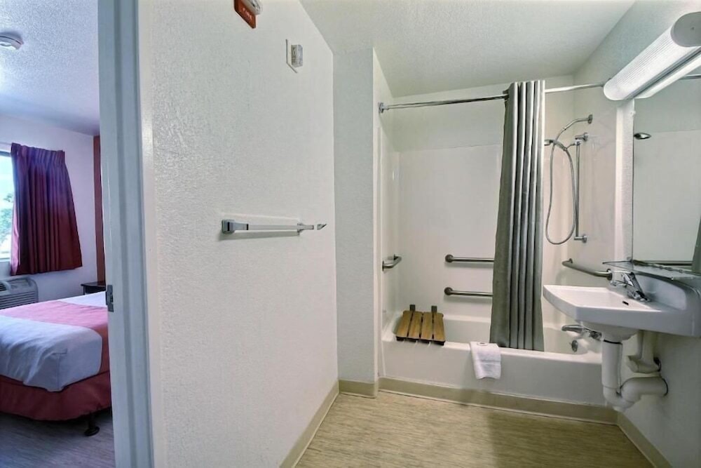 Motel6 San Antonio, TX - West SeaWorld 43/43
