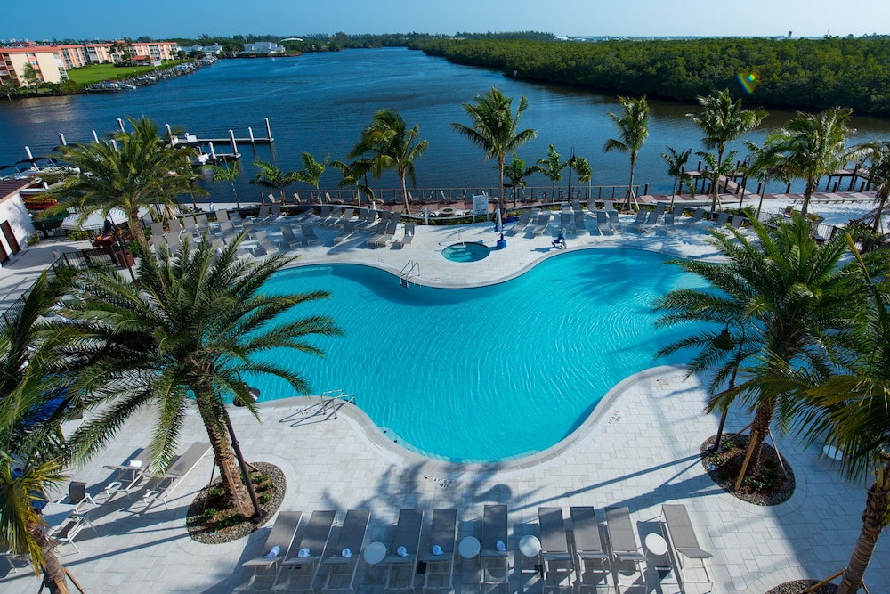 HYATT HOUSE NAPLES/5TH AVENUE 9/75