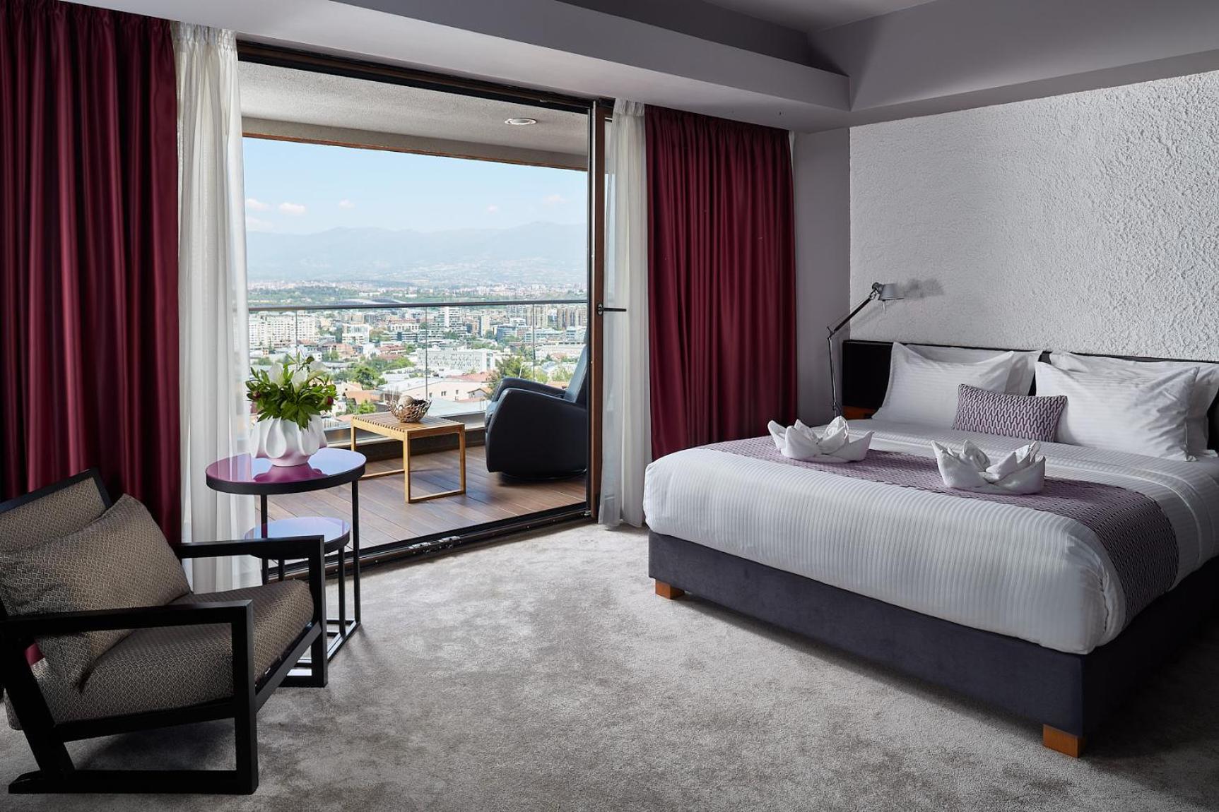 Senior, Suite, City View