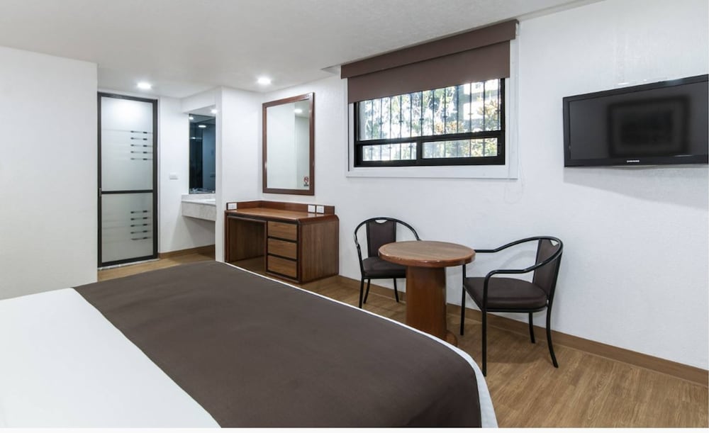 Hotel San Lucas 16/66