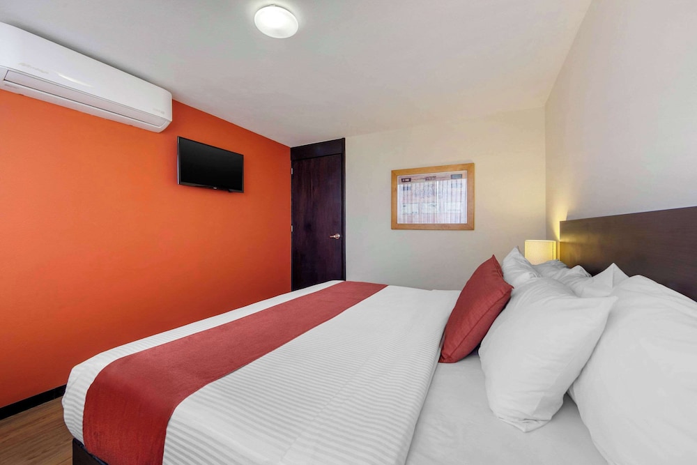 Standard, Queen Bed
