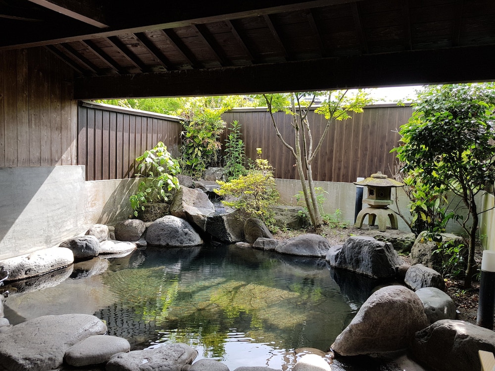 Hasuwa Inn 18/50