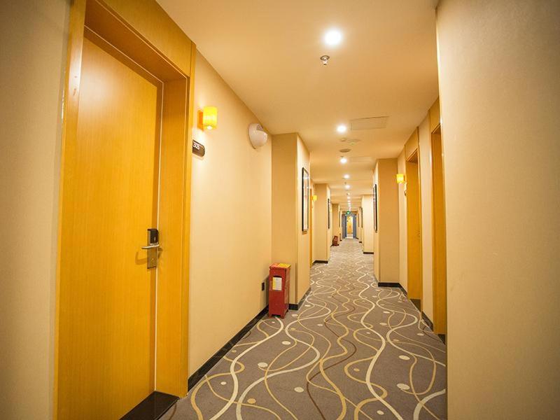 7 Day Superior Hotel (Guomao Jinsong Subway Station) 44/45