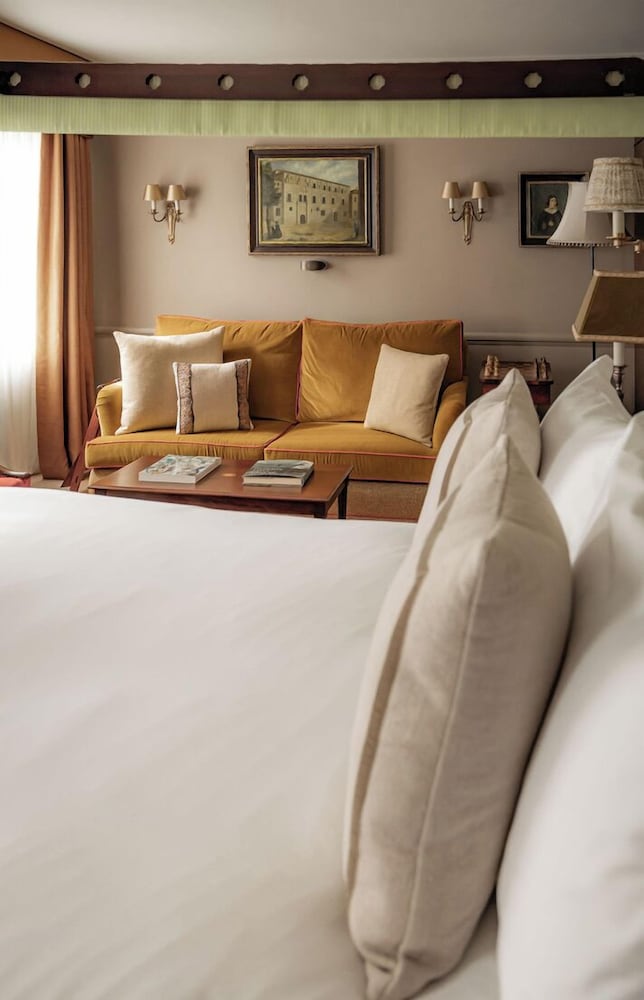 DELUXE, DOUBLE BED