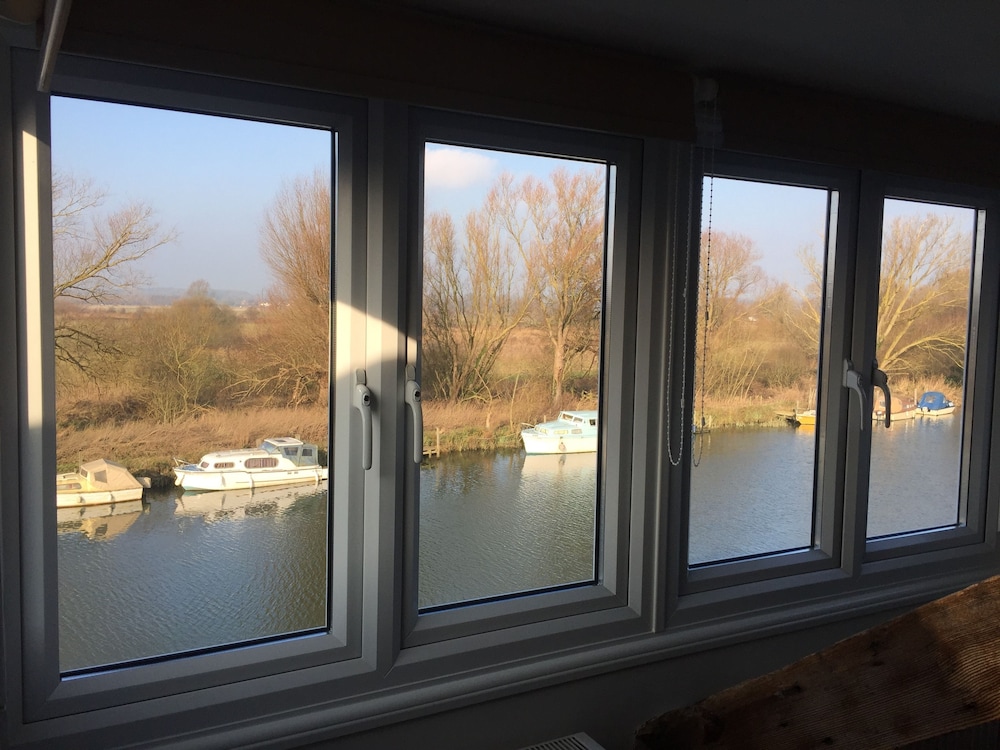 The Waveney House Hotel 30/58