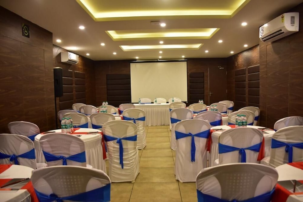 Amara Grand 29/37