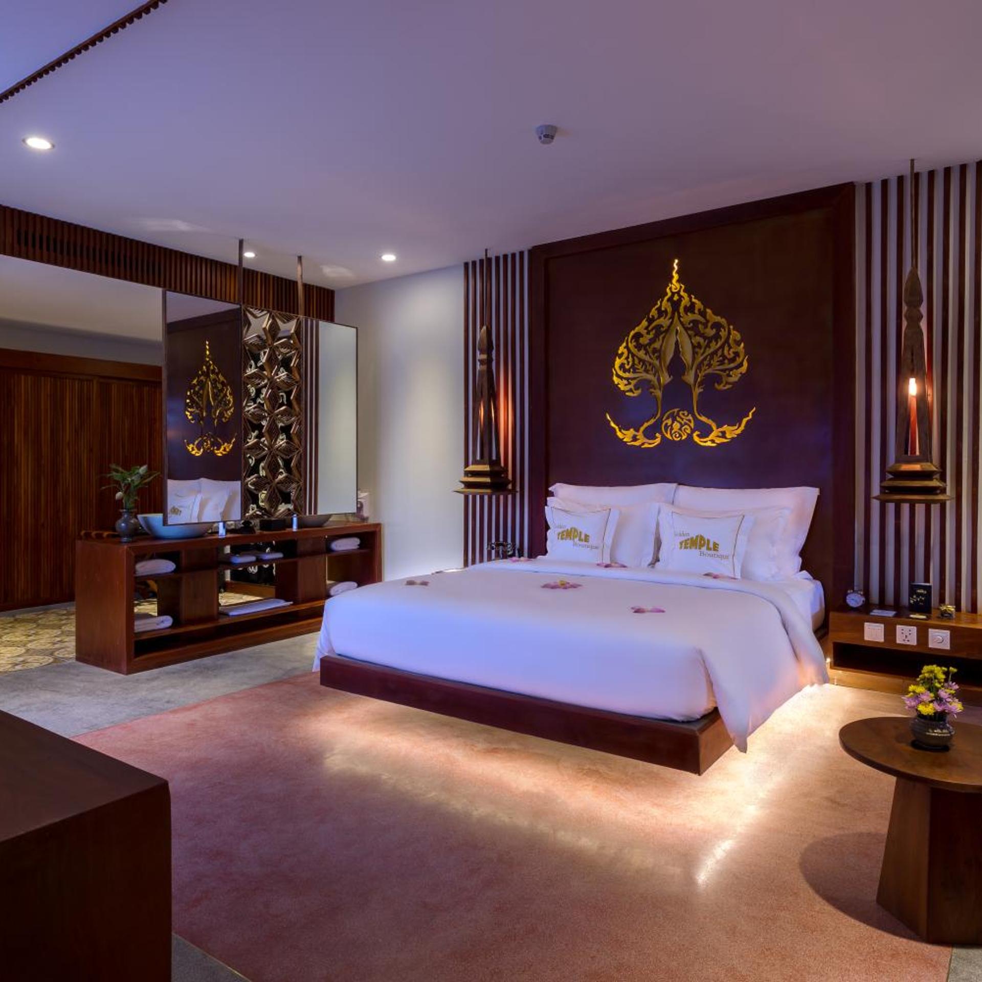 Courtyard, Suite, King Bed 9/10