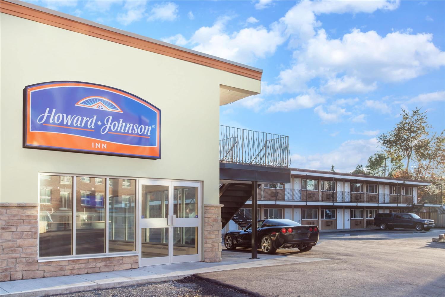 Howard Johnson by Wyndham Kingston 4/8