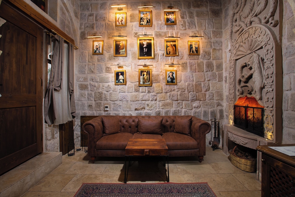 Cappa Via Cave Hotel 25/38