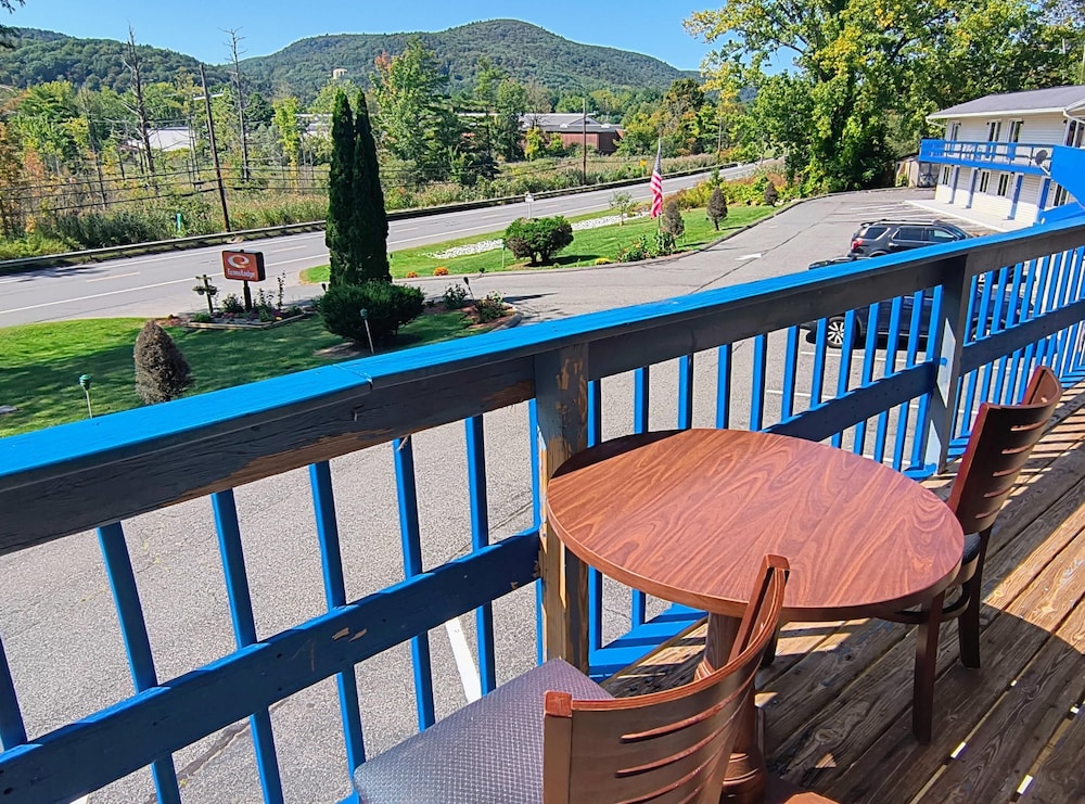 Econo Lodge Lee - Great Barrington 52/65