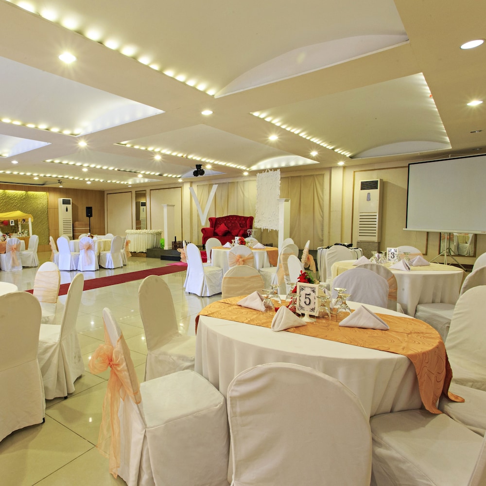 The Orchard Cebu Hotel & Suites 36/54