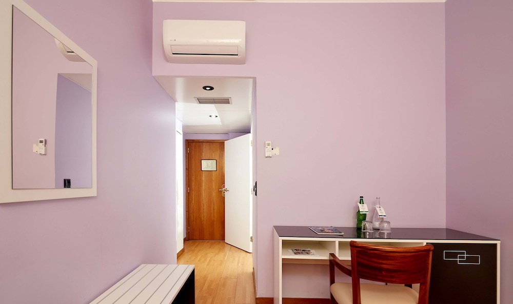 Urban Hotel Amadeos 33/33