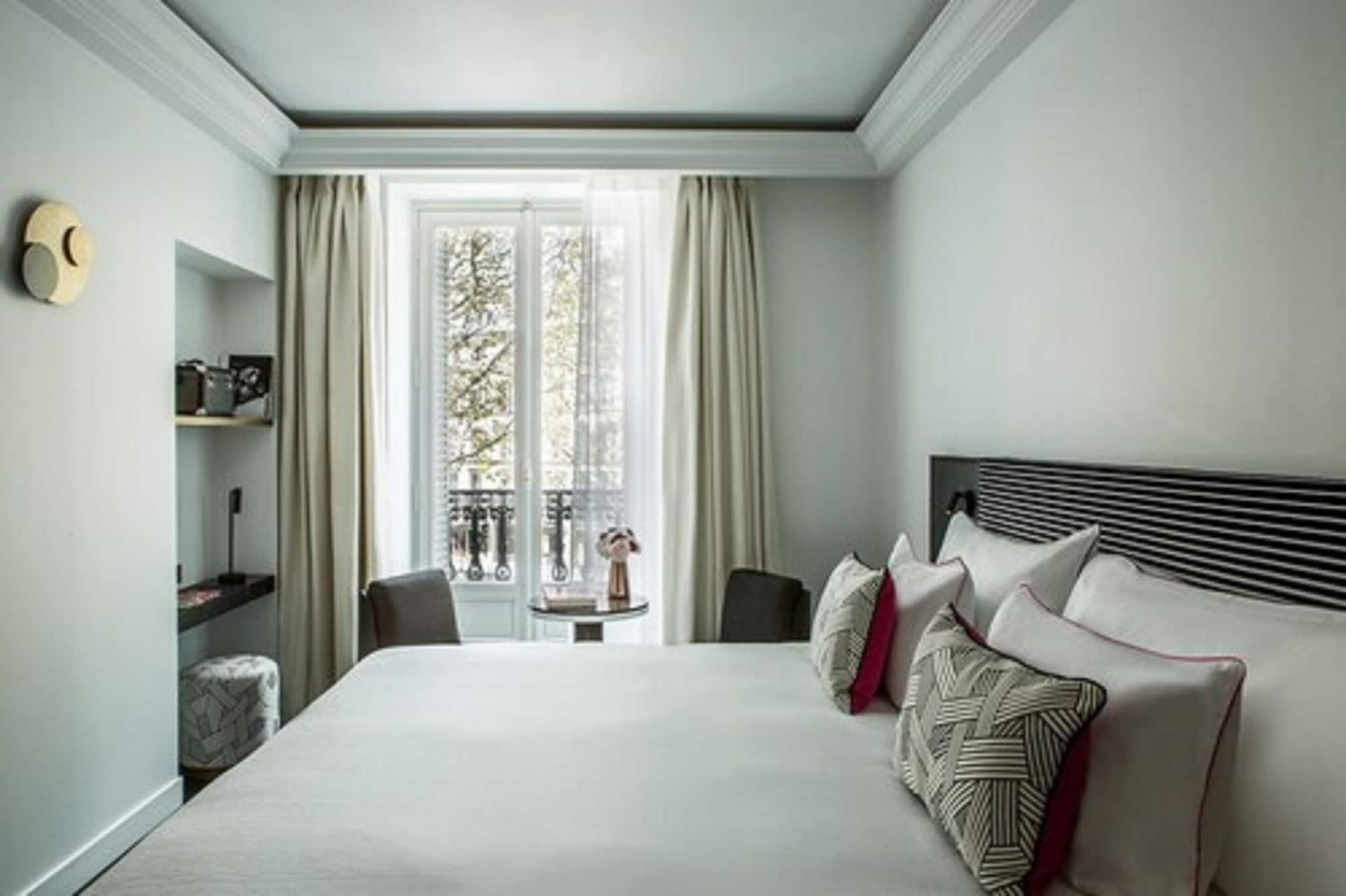 CLASSIC, DOUBLE OR TWIN BED