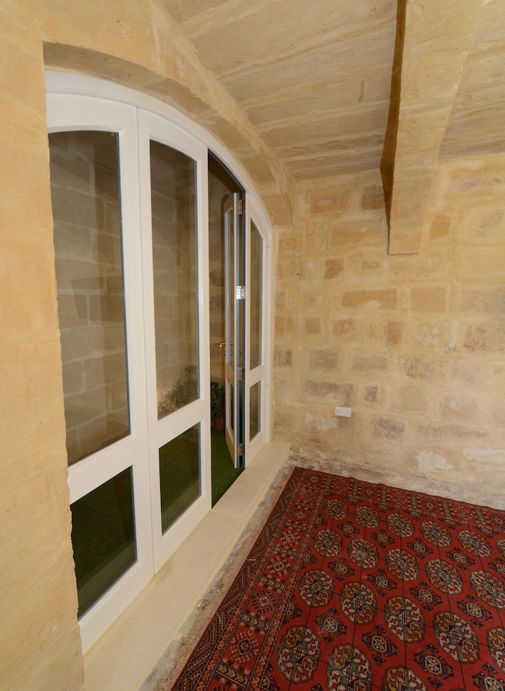 Paulos Valletta 22/50