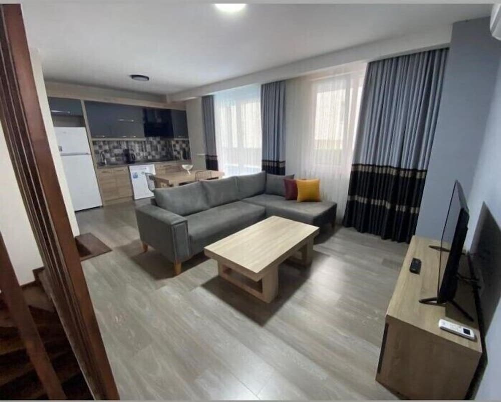 Elanis Suites 25/40