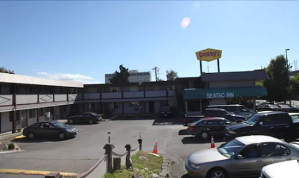 Seatac Inn and Airport Parking 41/44
