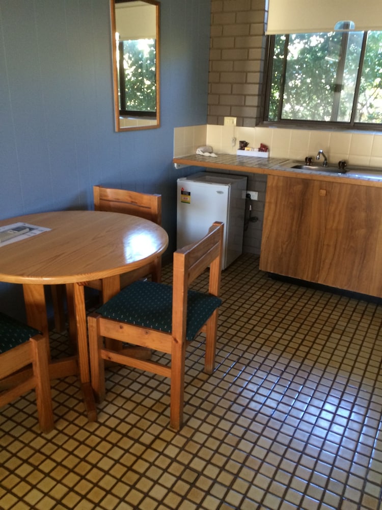 TUMUT VALLEY MOTEL 5/32