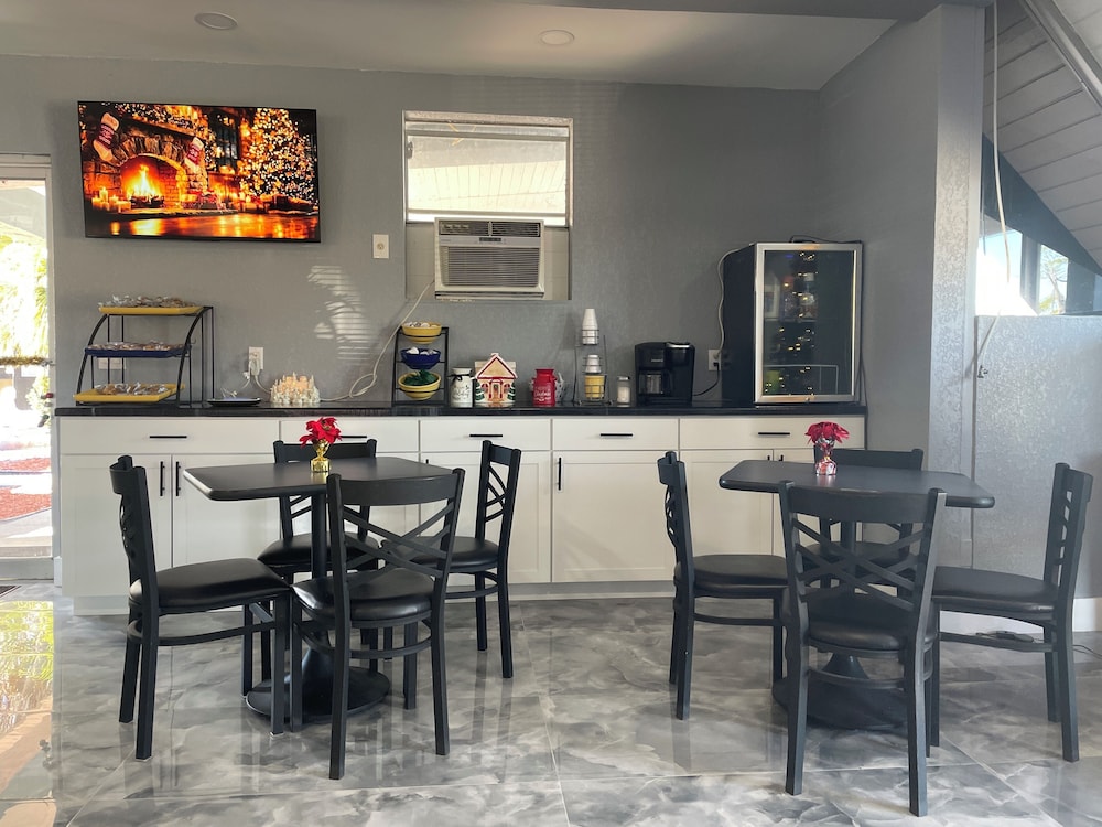 Regency Inn 38/55